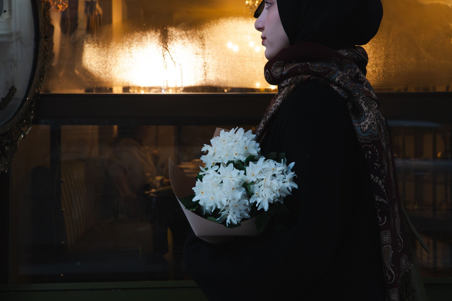 An example of loose, opaque, modest clothing suitable for observing Islamic hijab.